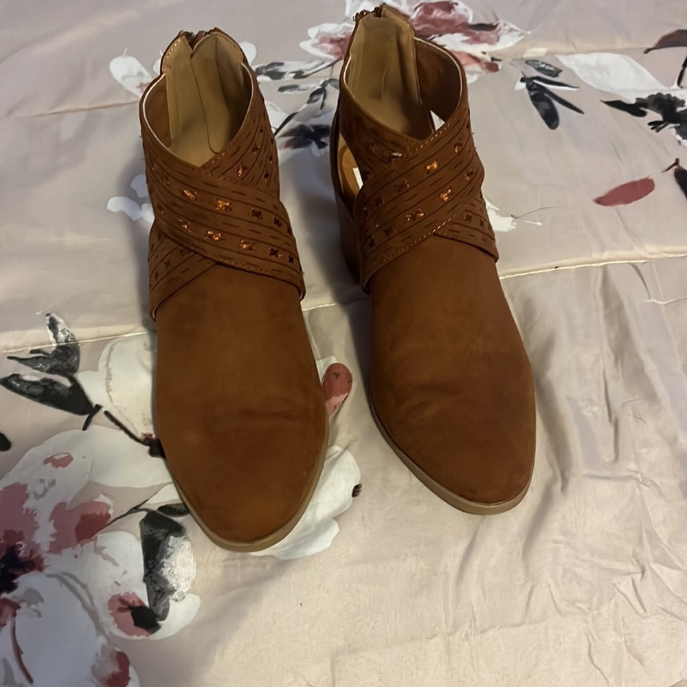 Boots - Picture 2 of 3